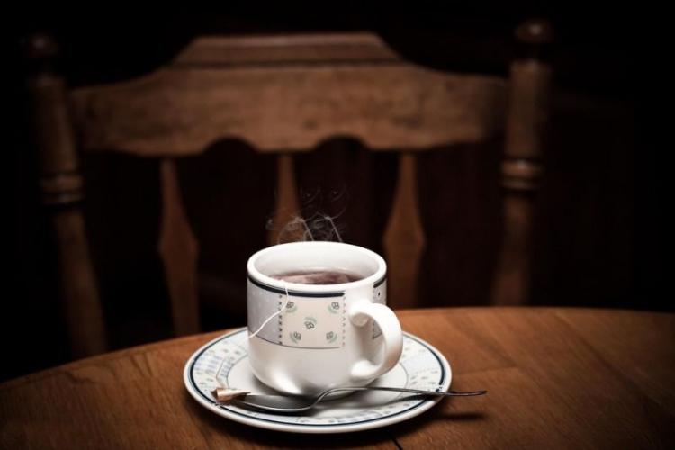 Kiedy warto pić herbatę zamiast kawy?