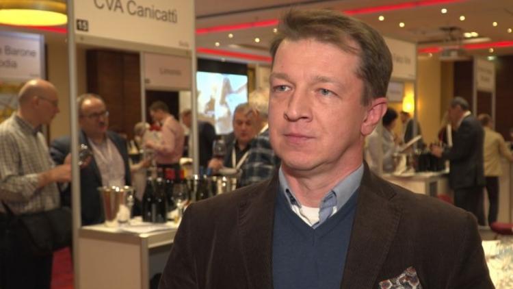 Polacy coraz chętniej sięgają po wina z wyższej półki