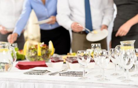 Podstawowe warunki organizacji usług cateringowych
